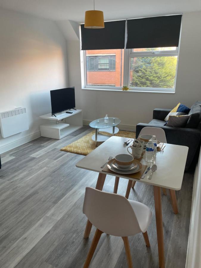 #0202 One Bedroom serviced apartment-Free parking Derby Buitenkant foto